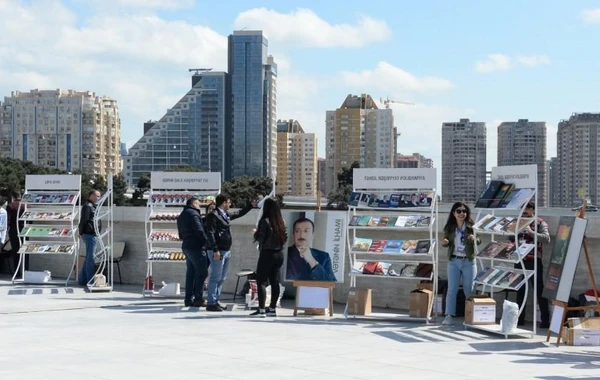 В парке Центра Гейдара Алиева прошел "День чтения" - ФОТО