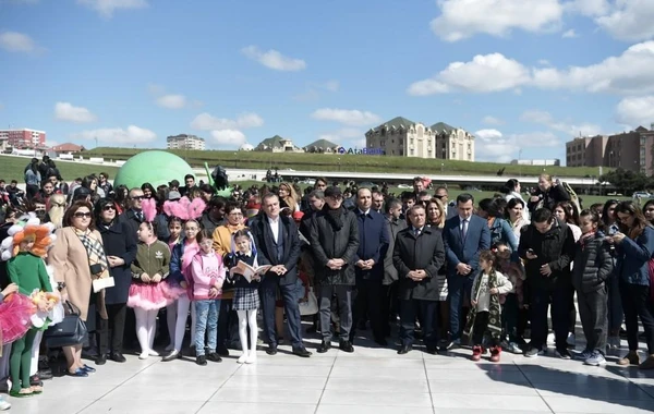 В парке Центра Гейдара Алиева прошел "День чтения" - ФОТО