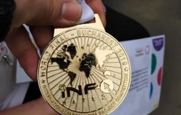Azərbaycanlı məktəblilər robototexnika yarışmasında qızıl medal qazandı – FOTO