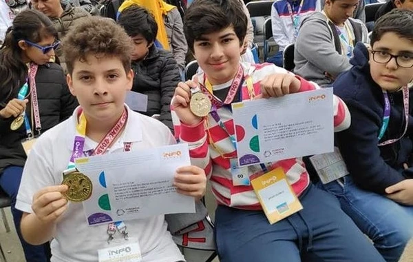 Azərbaycanlı məktəblilər robototexnika yarışmasında qızıl medal qazandı – FOTO