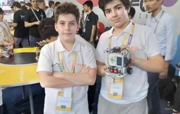 Azərbaycanlı məktəblilər robototexnika yarışmasında qızıl medal qazandı – FOTO