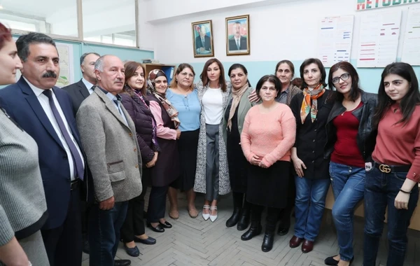 Mehriban Əliyeva məcburi köçkünlərlə görüşdü - VİDEO/FOTO