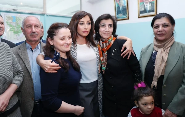 Mehriban Əliyeva məcburi köçkünlərlə görüşdü - VİDEO/FOTO