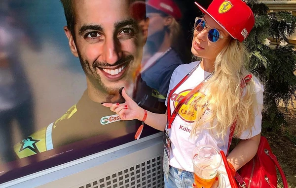 “Formula-1” gözəlləri - Bakıya gələn turist qızlar (FOTO)