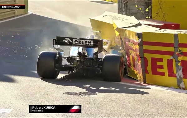 "Formula 1" yarışı zamanı pilotun qəzaya düşdüyü an - VİDEO
