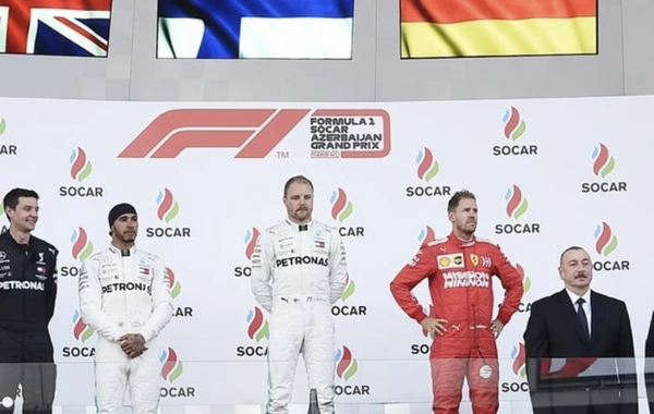 İlham Əliyev "Formula 1" Bakı Qran-prisinin qalibini mükafatlandırıb