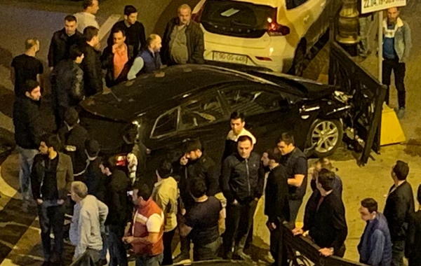 Bakıda qəza zamanı sürücülər arasında dava düşdü - VİDEO