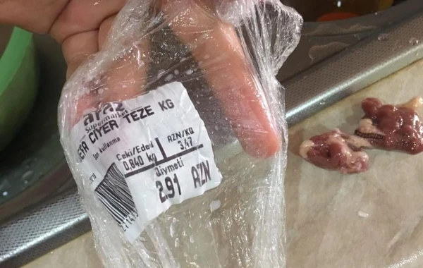 "Araz" marketdən ciyər aldı, qurdlu çıxdı