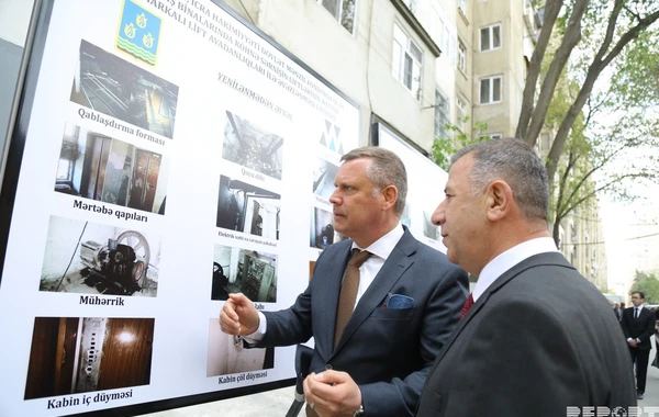 Названа цена установленных в Баку новых лифтов - ФОТО