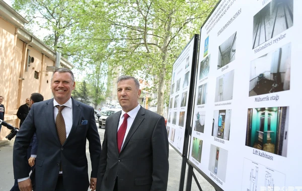Названа цена установленных в Баку новых лифтов - ФОТО