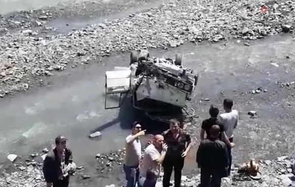 Zaqatalada avtomobil körpüdən aşıb  - FOTO