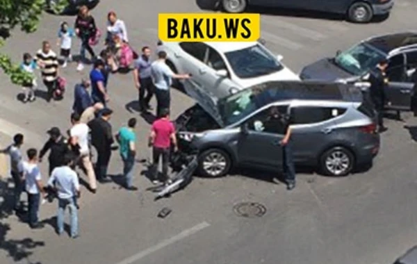 Bakıda üç avtomobil toqquşdu