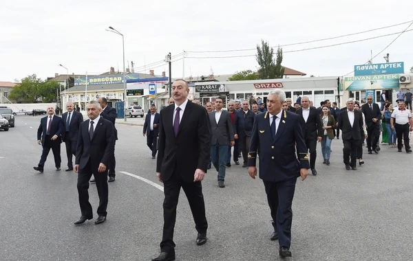 Ильхам Алиев поинтересовался ценами в бакинском магазине - ФОТО