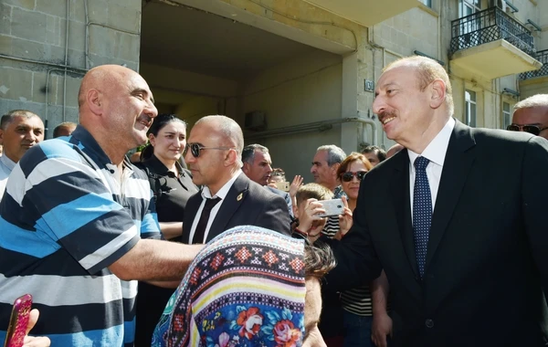 Prezident və xanımının sakinlərlə səmimi görüşü  - VİDEO/FOTO (YENİLƏNİB)