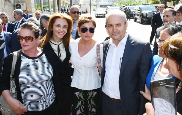Prezident və xanımının sakinlərlə səmimi görüşü  - VİDEO/FOTO (YENİLƏNİB)