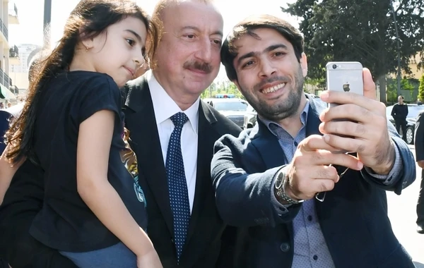 Prezident və xanımının sakinlərlə səmimi görüşü  - VİDEO/FOTO (YENİLƏNİB)