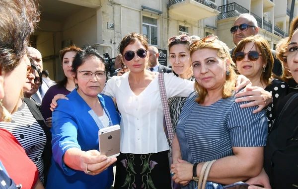 Prezident və xanımının sakinlərlə səmimi görüşü  - VİDEO/FOTO (YENİLƏNİB)