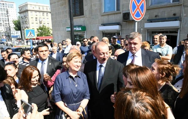 Prezident və xanımının sakinlərlə səmimi görüşü  - VİDEO/FOTO (YENİLƏNİB)