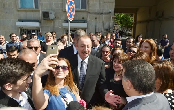 Prezident və xanımının sakinlərlə səmimi görüşü  - VİDEO/FOTO (YENİLƏNİB)