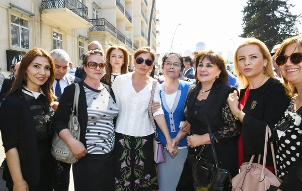 Prezident və xanımının sakinlərlə səmimi görüşü  - VİDEO/FOTO (YENİLƏNİB)