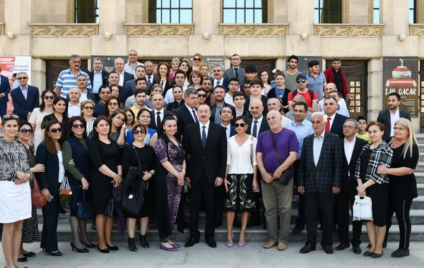 Prezident və xanımının sakinlərlə səmimi görüşü  - VİDEO/FOTO (YENİLƏNİB)