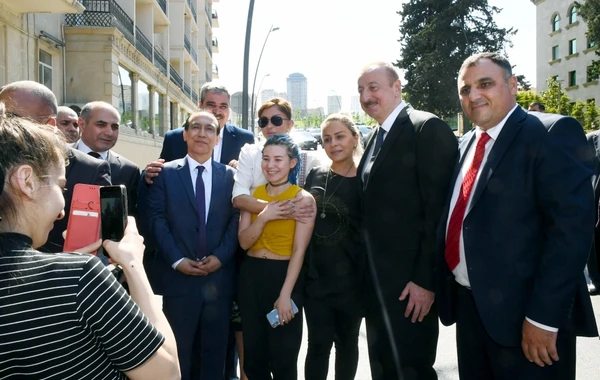 Prezident və xanımının sakinlərlə səmimi görüşü  - VİDEO/FOTO (YENİLƏNİB)