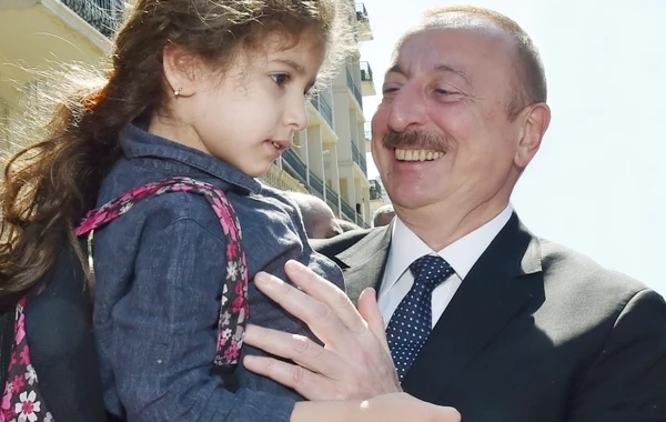 Prezident və xanımının sakinlərlə səmimi görüşü  - VİDEO/FOTO (YENİLƏNİB)