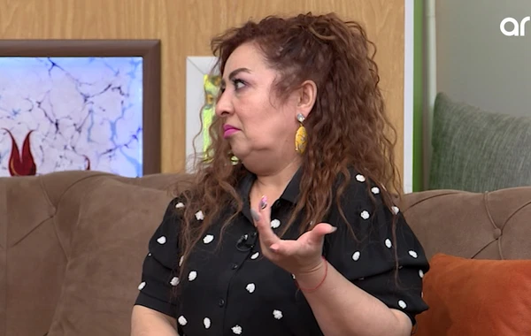 “Evlənəcəyim adamın arvadı öldüyü üçün qısa geyinərəm” - Meyxanaçı Samirə  - VİDEO