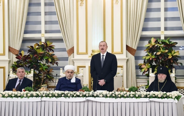 İlham Əliyev iftar mərasimində iştirak edib - FOTO