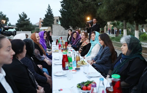 Mehriban Əliyeva və Leyla Əliyeva iftar mərasimində - FOTO