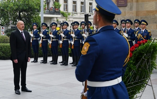 Prezident Azərbaycan Xalq Cümhuriyyətinin şərəfinə ucaldılmış abidəni ziyarət edib  - FOTO