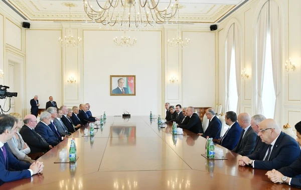 Ильхам Алиев принял делегацию УЕФА
