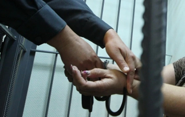 Bakıda müəllimlər direktoru hədələyib 25 min manat alarkən saxlanılıb