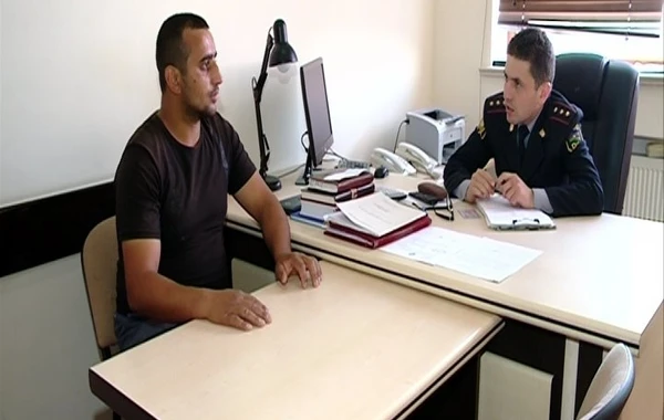 Özünü “Azəriqzın” işçisi kimi təqdim edib vətəndaşları aldatdı - FOTO