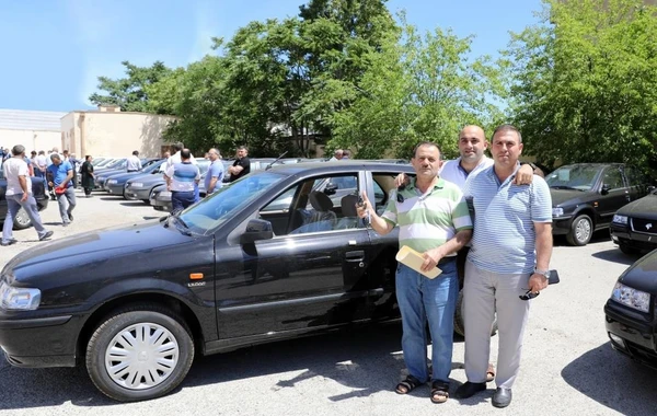Инвалиды Карабахской войны и событий 20 января получили автомобили - ФОТО