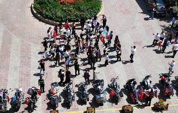 Odlar Yurdu Universitetindən Cocuq Mərcanlıya motoyürüş - FOTO