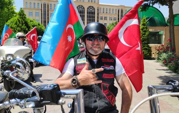 Odlar Yurdu Universitetindən Cocuq Mərcanlıya motoyürüş - FOTO