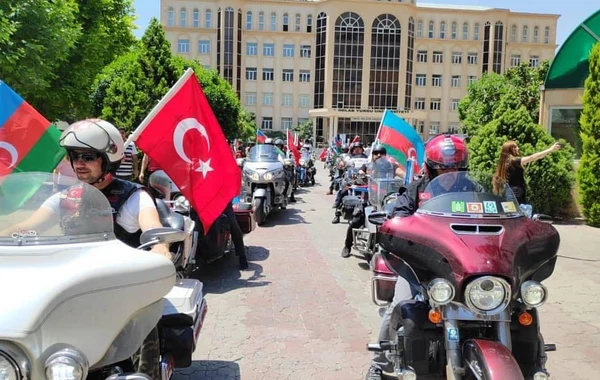 Odlar Yurdu Universitetindən Cocuq Mərcanlıya motoyürüş - FOTO