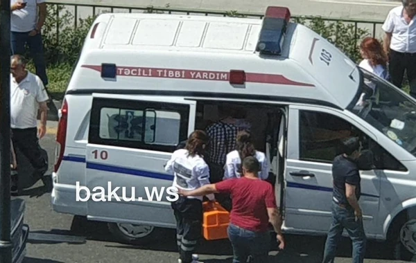 Bakıda minik maşını ilə yük maşını toqquşdu - FOTO