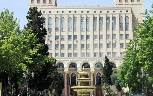 "Əməkhaqqı" sözü Azərbaycan dilindən çıxarılır