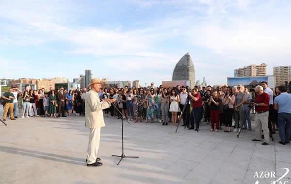 Heydər Əliyev Mərkəzinin parkında “Odun ruhu. Vizual səyahətə dəvət” sərgisi - FOTO