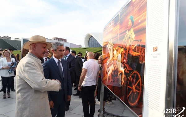 В парке Центра Гейдара Алиева открылась выставка Резы Дегати - ФОТО