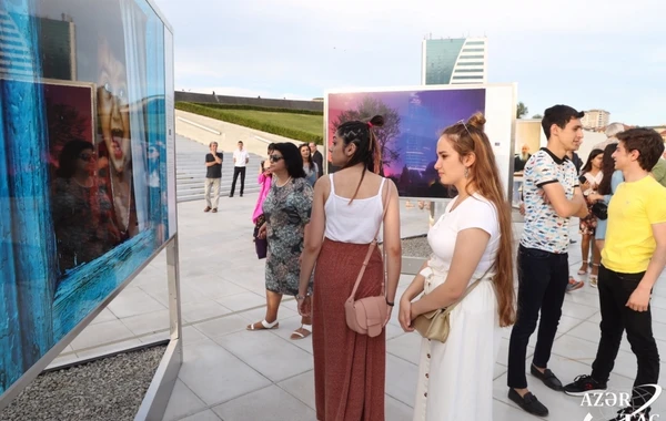 В парке Центра Гейдара Алиева открылась выставка Резы Дегати - ФОТО