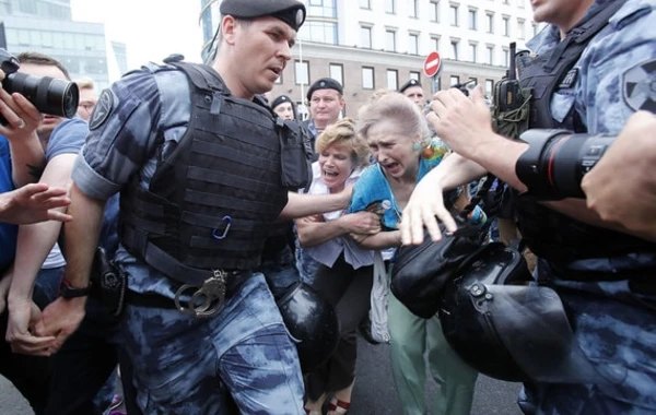 На акции в Москве задержаны более 200 человек - ВИДЕО