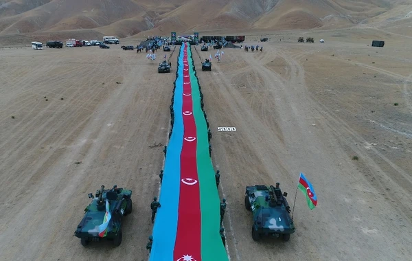 Azərbaycanda 5 km 100 m uzunluqda dövlət bayrağı hazırlanıb