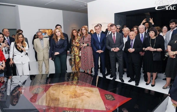 Heydər Əliyev Mərkəzində “Tarixin şah əsərləri” adlı sərgi açılıb - FOTO