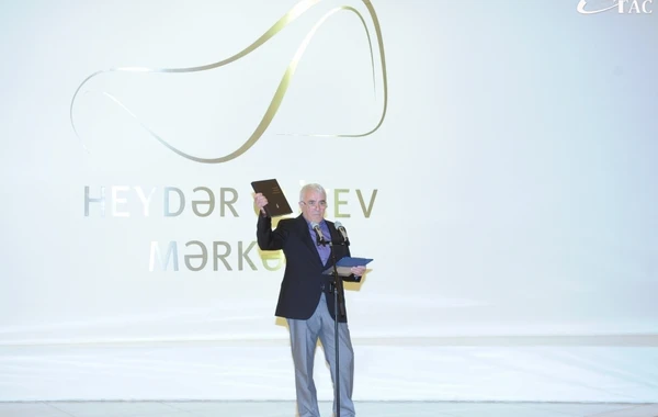 Heydər Əliyev Mərkəzində “Tarixin şah əsərləri” adlı sərgi açılıb - FOTO