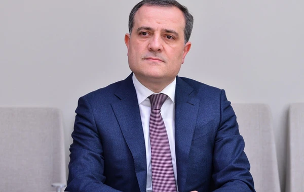Ceyhun Bayramov “Son zəng” günü münasibətilə məzunları təbrik edib