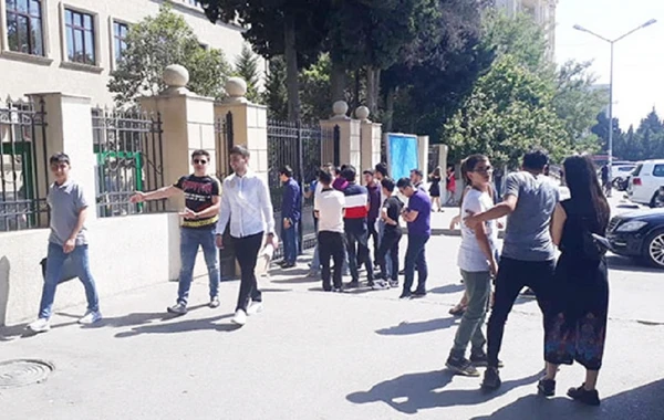 200 nömrəli məktəbdə “Son zəng” qalmaqalı – FOTO