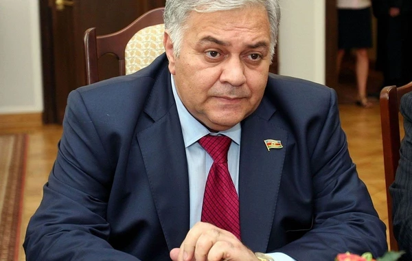 Oqtay Əsədov: "Mikrofonunuzu söndürəcəm"